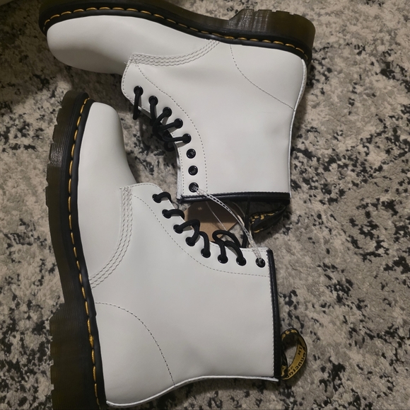 Dr. Martens 1460 Smooth Leather Lace Up Boots White Black Wmns 9 NWT Goth Grunge - Picture 2 of 7